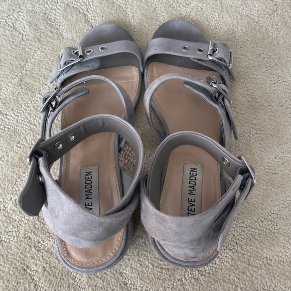 STEVE MADDEN Rotating Suede Sandals - Picture 7 of 8